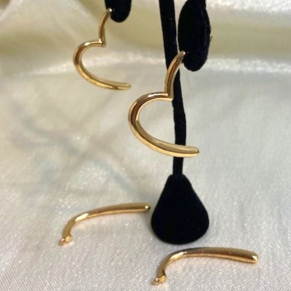 💖Two Part Gold Tone Heart Earrings. Fun to wear! /E - Picture 2 of 4